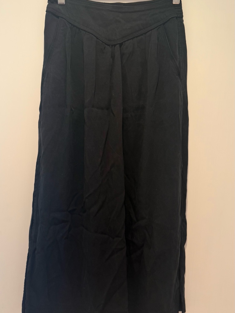 Excellent Condition! Wilfred Black Midi Skirt W/ Side-Slits, Sz. Xs